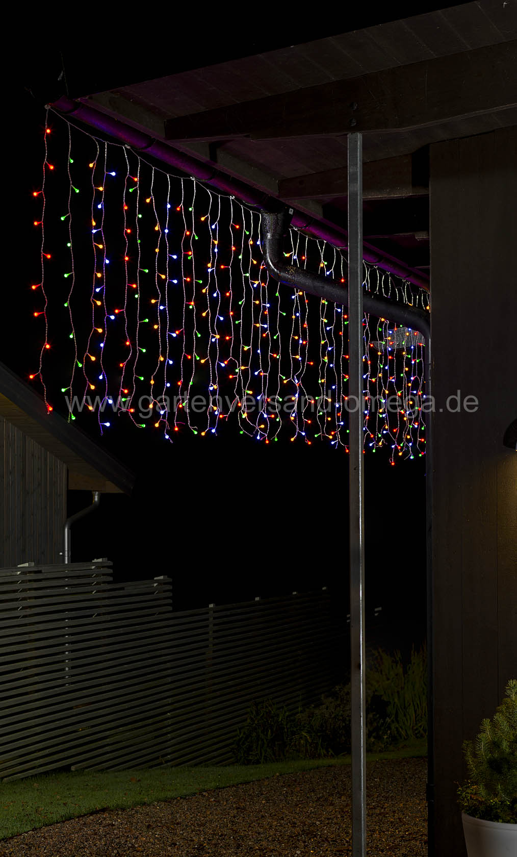 Anwendungsbeispiel Bunter LED Lichtervorhang mit 400 Globe-LEDs