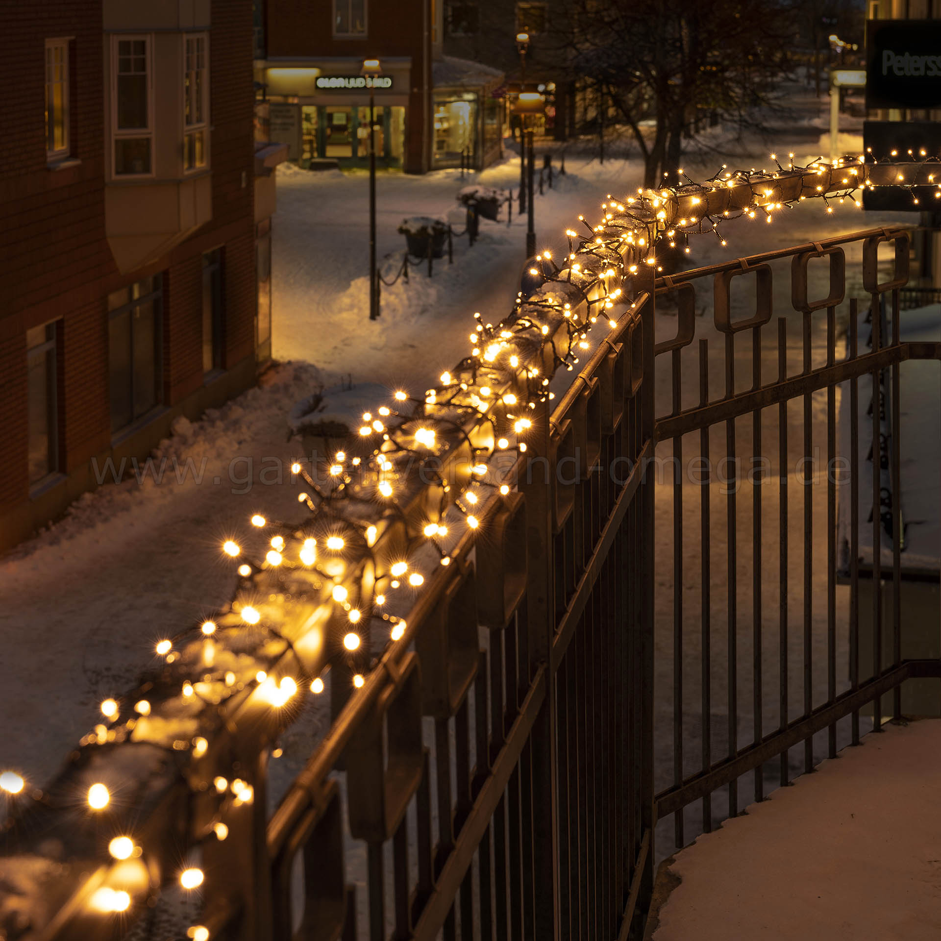 Geländer dekoriert mit LED Compactlights-Lichterkette für Außen Warm-Weiß