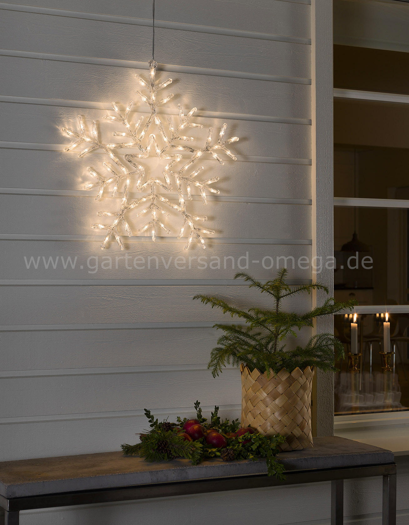 LED-Acrylsilhouette Schneeflocke mit Lichtfunktionen im Einsatz